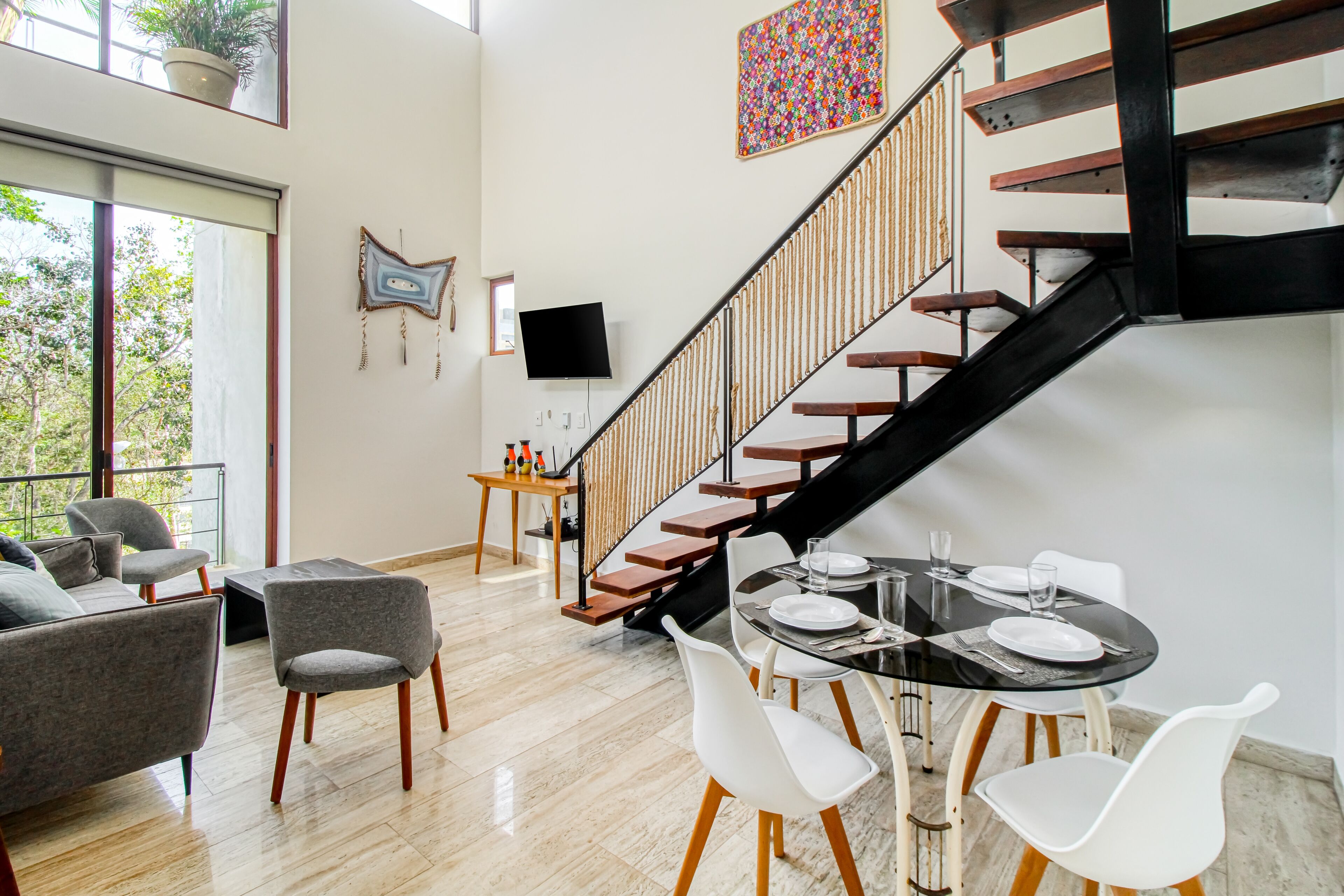 Tropical retreat with a balcony, hot tub, AC, and lovely views - pool access