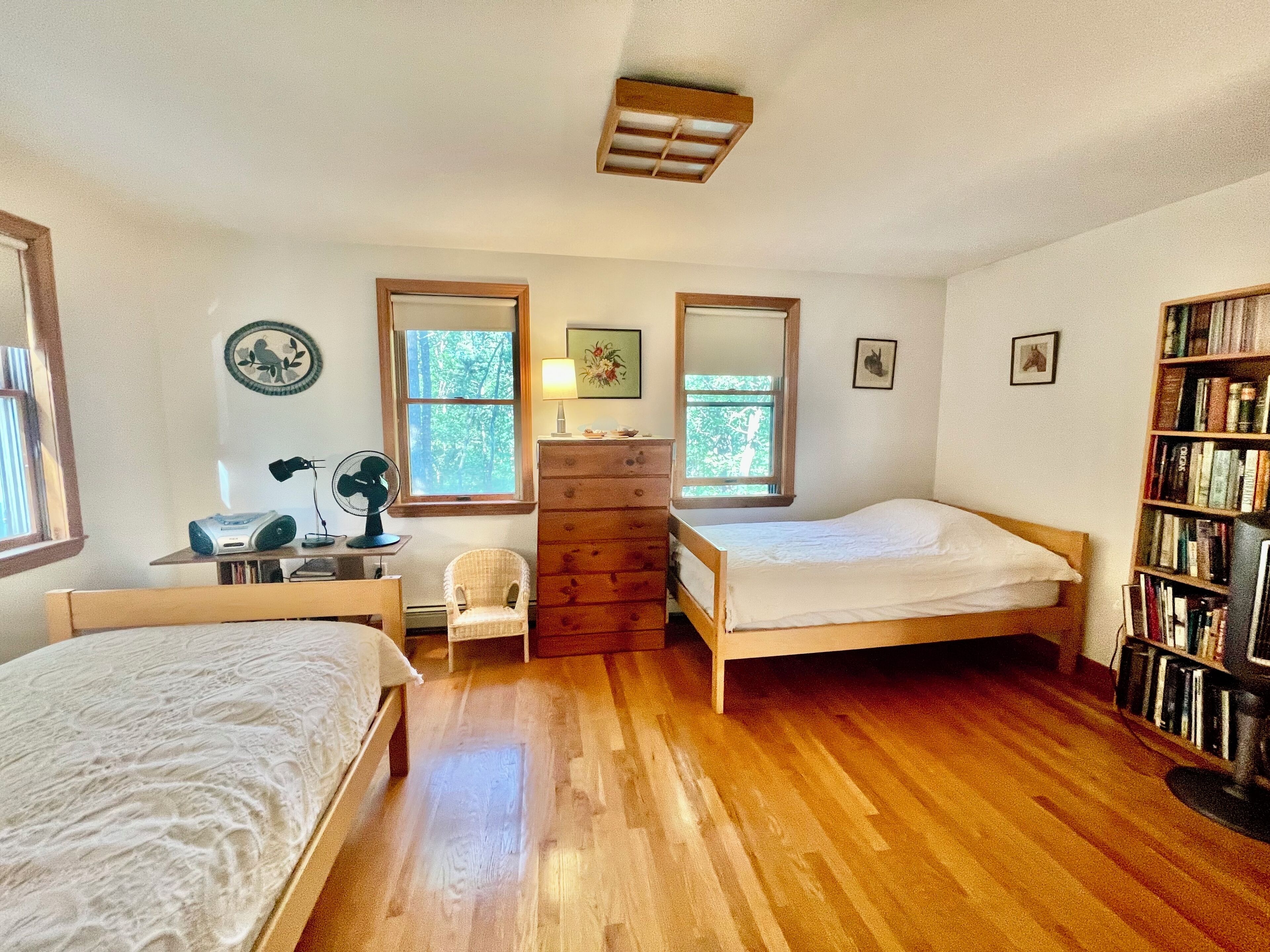 3 bedrooms, desk, iron/ironing board, travel cot
