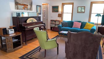 Smart TV, libri, impianto stereo