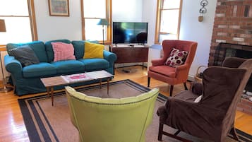 Smart TV, libri, impianto stereo