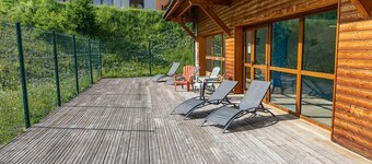 200m from ski slopes, 1st floor, view resort, swimming pool, balcony, tv, ski locker, 30m²