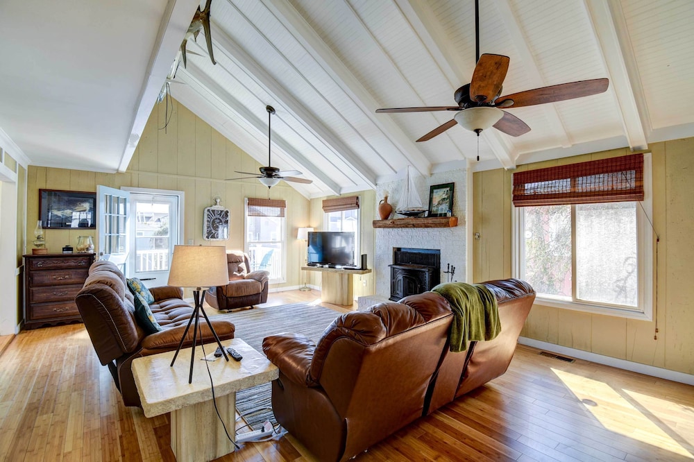 Ocean Isle Beach Home w/ Canal Views!