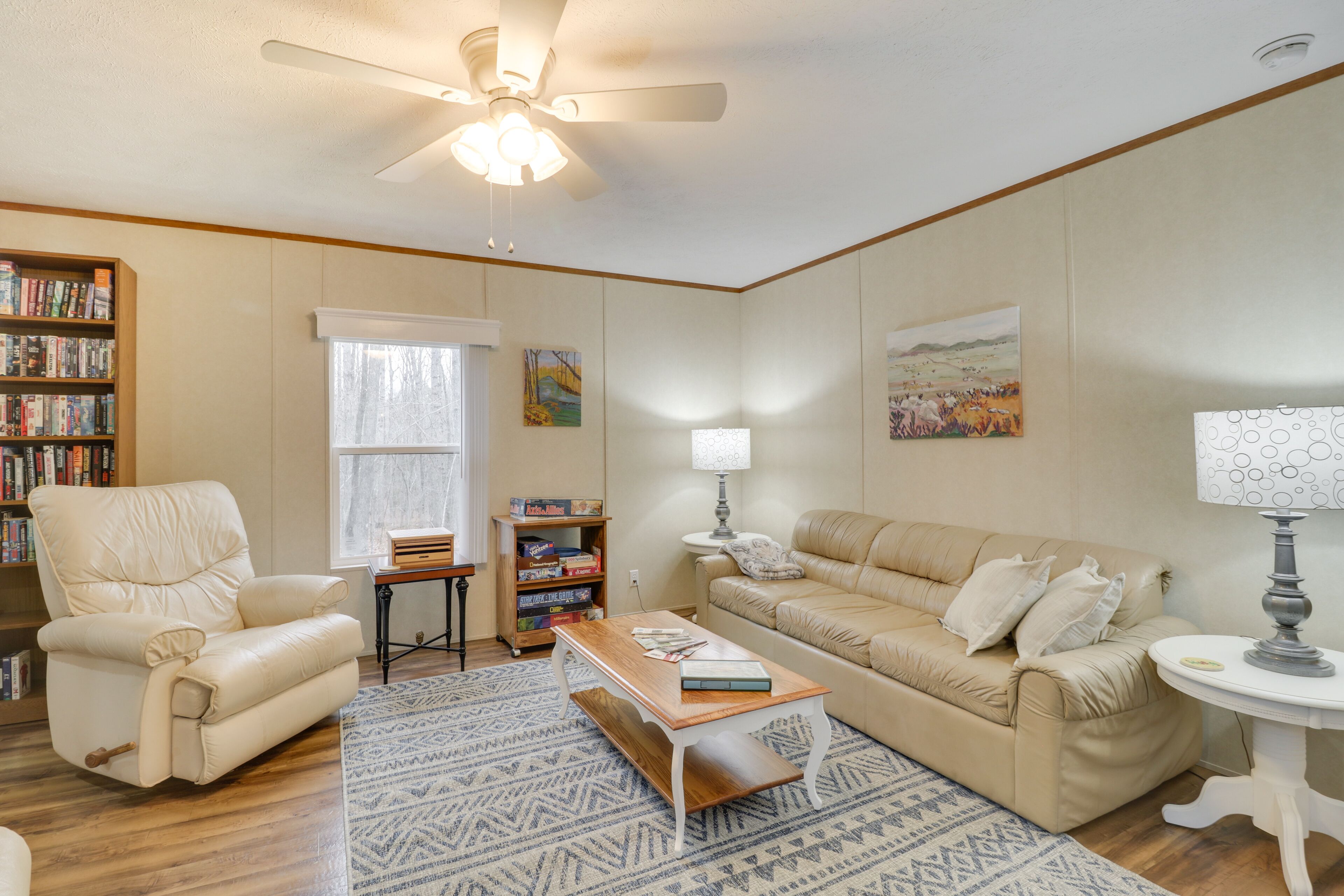 Cozy Louisa Cottage Stay w/ Fire Pit!