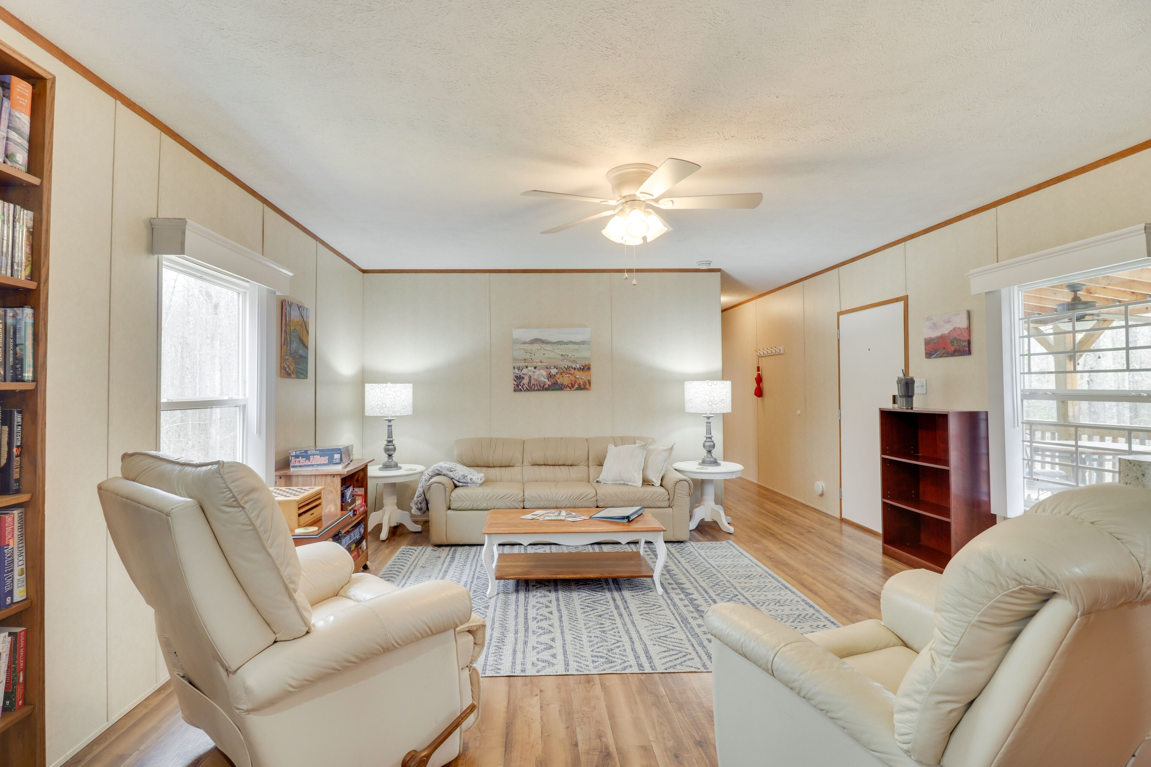 Cozy Louisa Cottage Stay w\/ Fire Pit!, Louisa, VA Vacation Rental