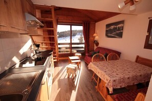 Fridge, microwave, oven, dishwasher - 150m from shops, 2nd floor, view open, balcony, tv, ski locker, 40m², Les Saisies (Les Saisies)