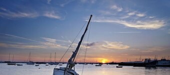 Lighthouse Retreat - A stones throw from West Mersea beach