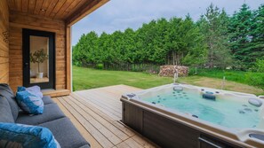 Private spa tub