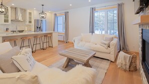 Deluxe Chalet | Living area