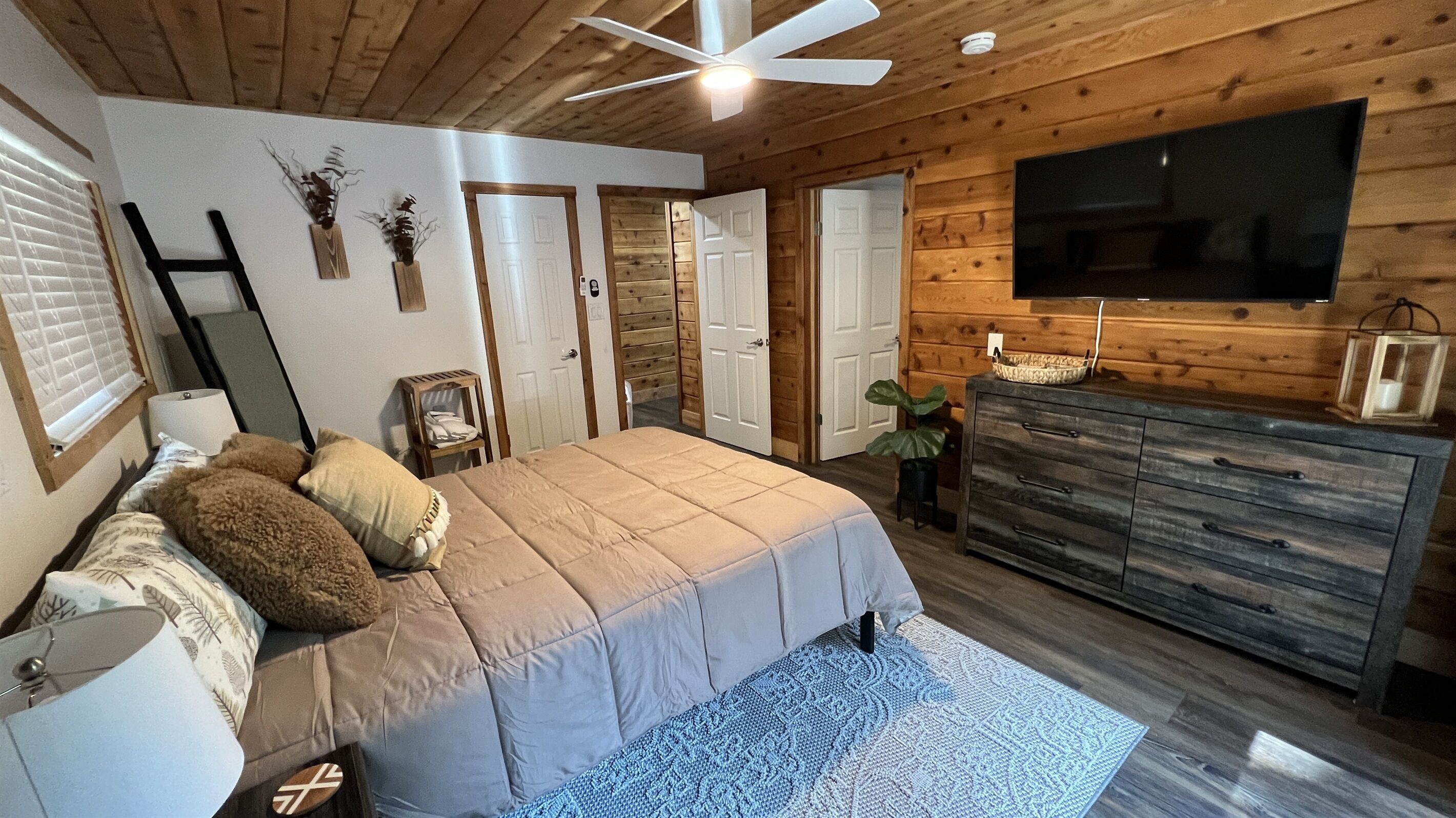 3 bedrooms, iron/ironing board, free WiFi, bed sheets