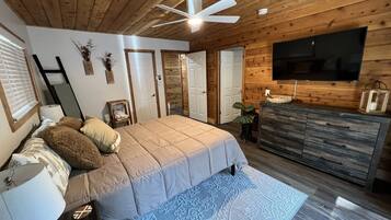 3 bedrooms, iron/ironing board, free WiFi, bed sheets