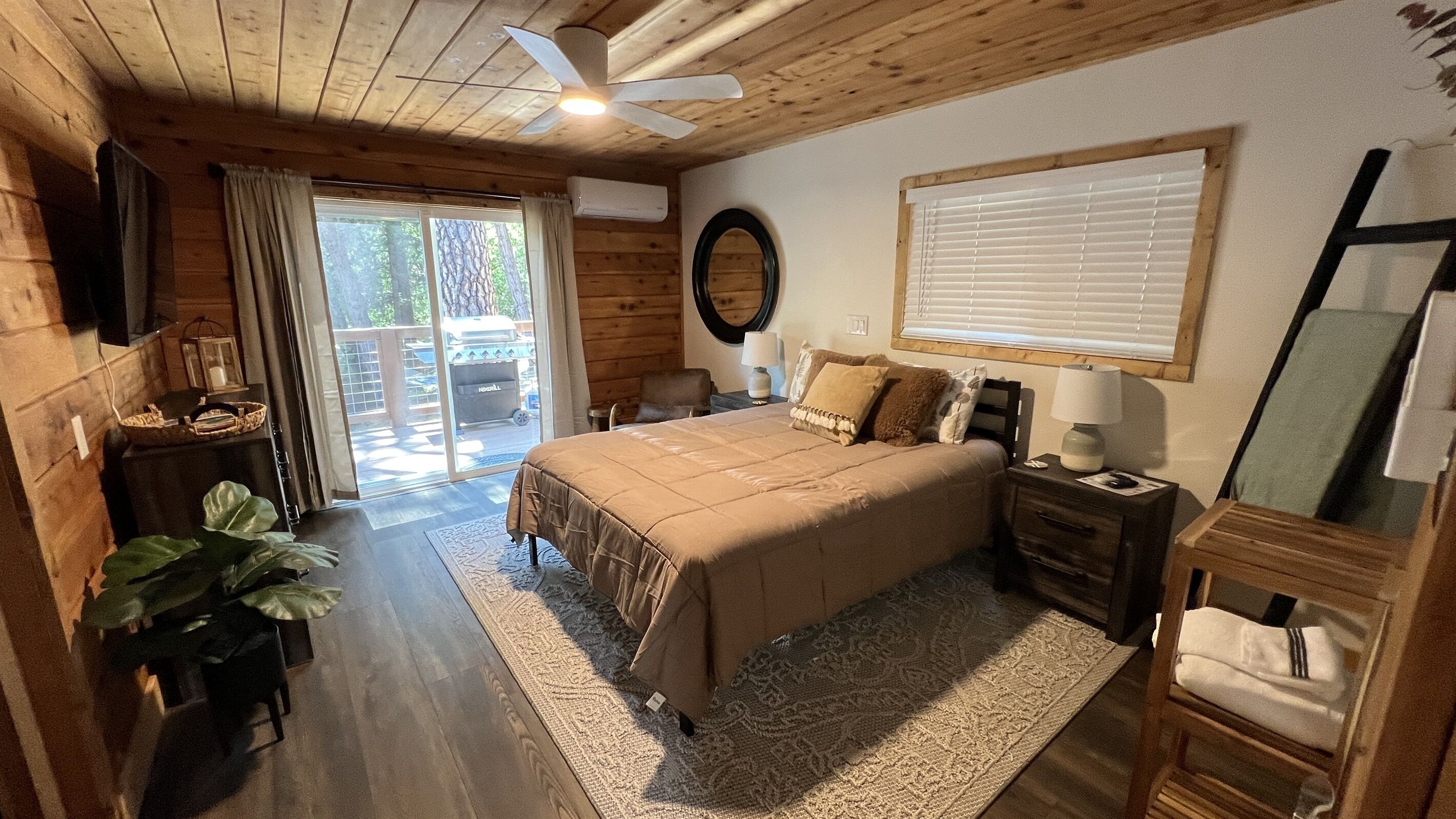 Lakeview | Remodeled | Views - Shasta Lakeshore Retreat #9