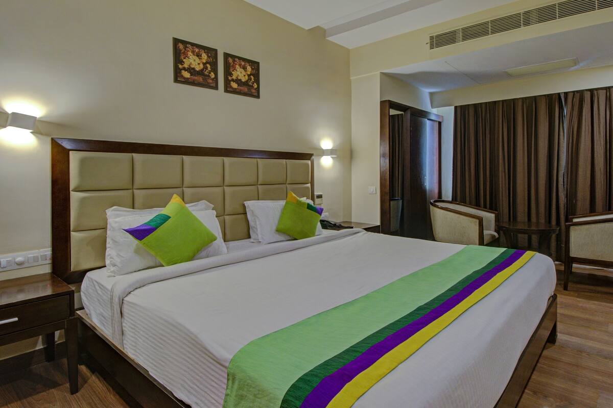 Premium Double Room | In-room safe, desk, iron/ironing board