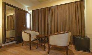 Premium Double Room | In-room safe, desk, iron/ironing board - Treebo Alankar Inn (Vijayawada)