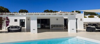 Modern Villa with sea views