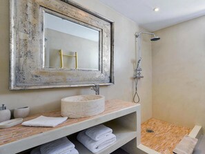 Artículos de higiene personal gratuitos y secador de pelo