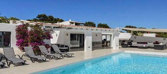 Modern Villa with sea views