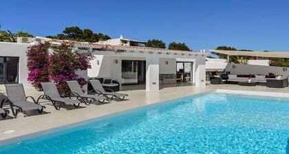 Modern Villa with sea views