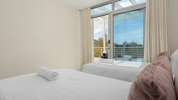 Design Apartment | 2 bedrooms, laptop workspace, iron/ironing board, free WiFi