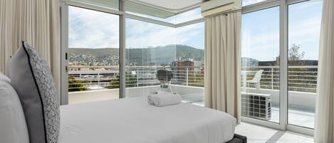 2 bedrooms, laptop workspace, iron/ironing board, free WiFi