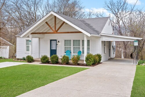 King Suite near APSU & Downtown