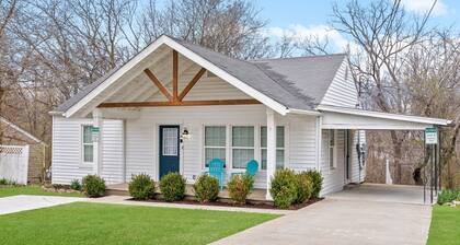 King Suite near APSU & Downtown