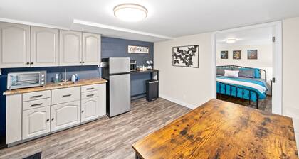 King Suite near APSU & Downtown