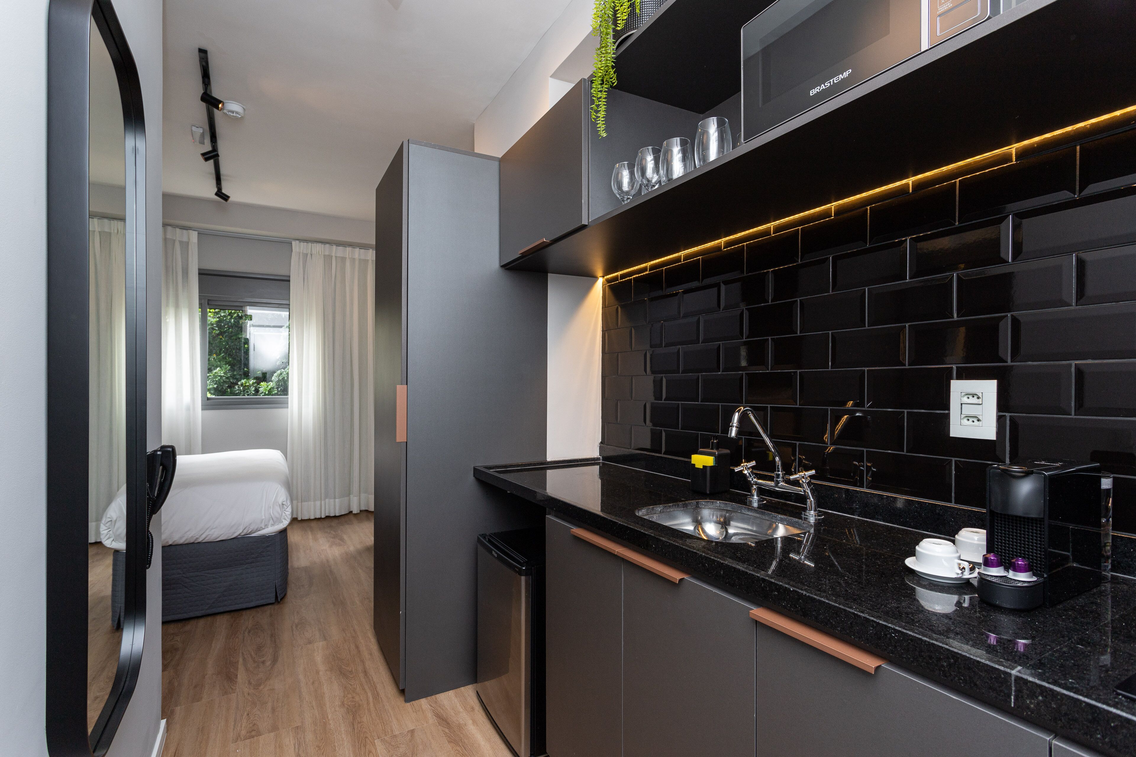 传统开间 | 私人厨房 | 大冰箱、微波炉、炉灶、厨具/餐具