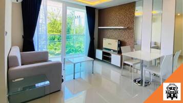 Appartamento Deluxe, lanai, vista città | Area soggiorno