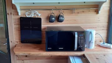 Cottage | Private kitchen | Fridge, microwave, electric kettle