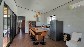 Fridge, microwave, stovetop, coffee/tea maker - Potrero Hills CR,  10 min away from beautiful beaches!  (Potrero)