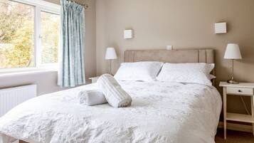 4 bedrooms, individually decorated, individually furnished, free WiFi