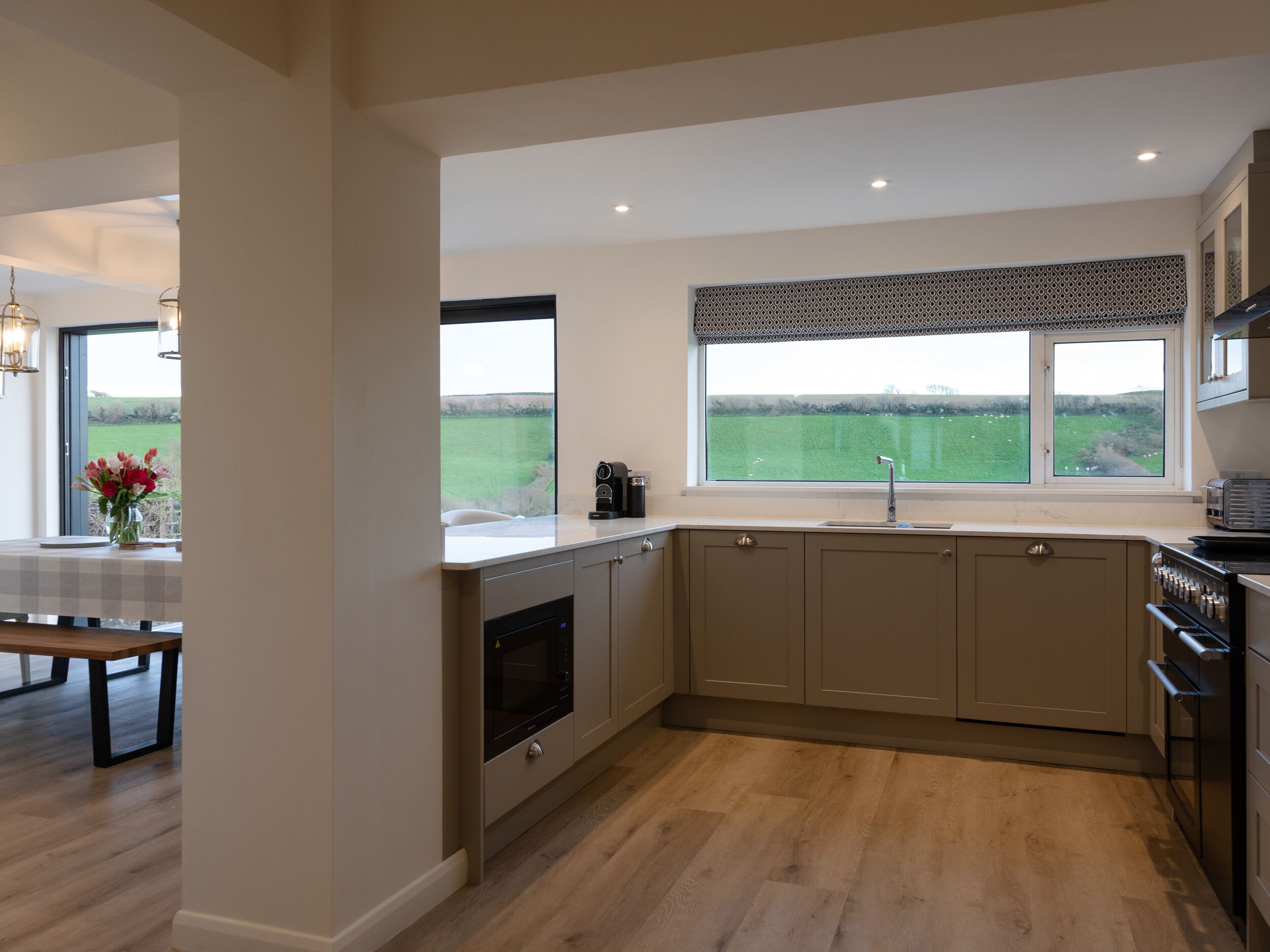 Cottage | Private kitchen | Fridge, dishwasher, electric kettle, toaster