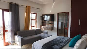 Superior Studio Suite | 1 bedroom, in-room safe, free WiFi, bed sheets