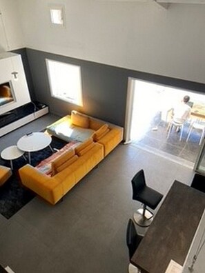 Télévision, table de tennis de table