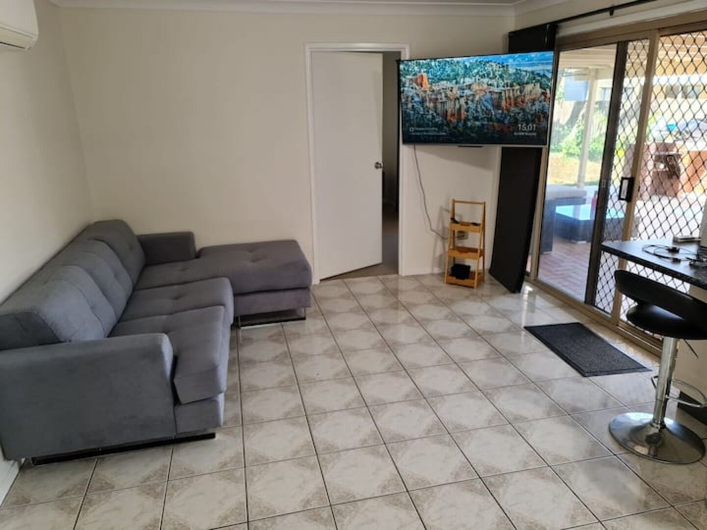 Tropical Holiday Home + NBN + Home theatre