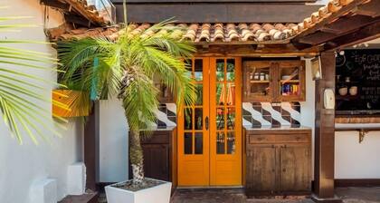 CasaJOMO Art, Food & Music B&B