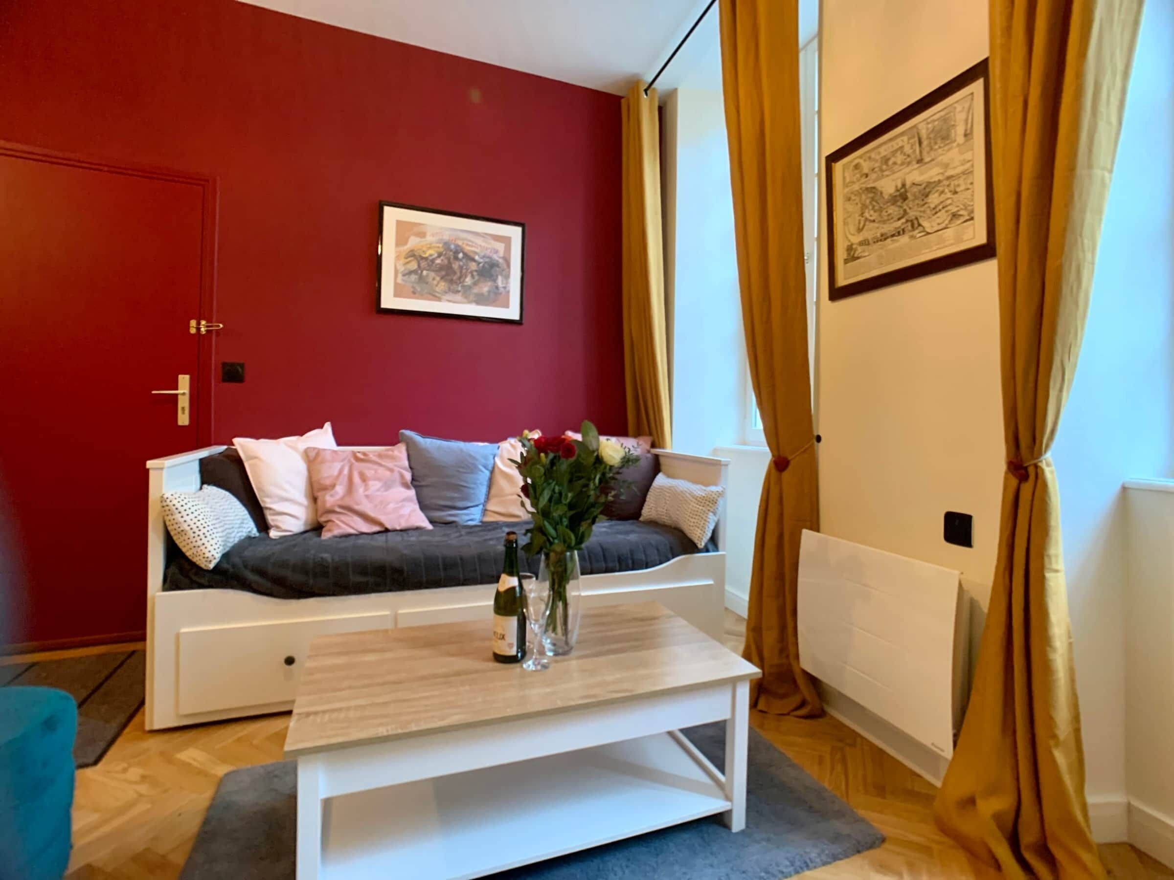 NEW: Hello Bayeux #1 by Melrose