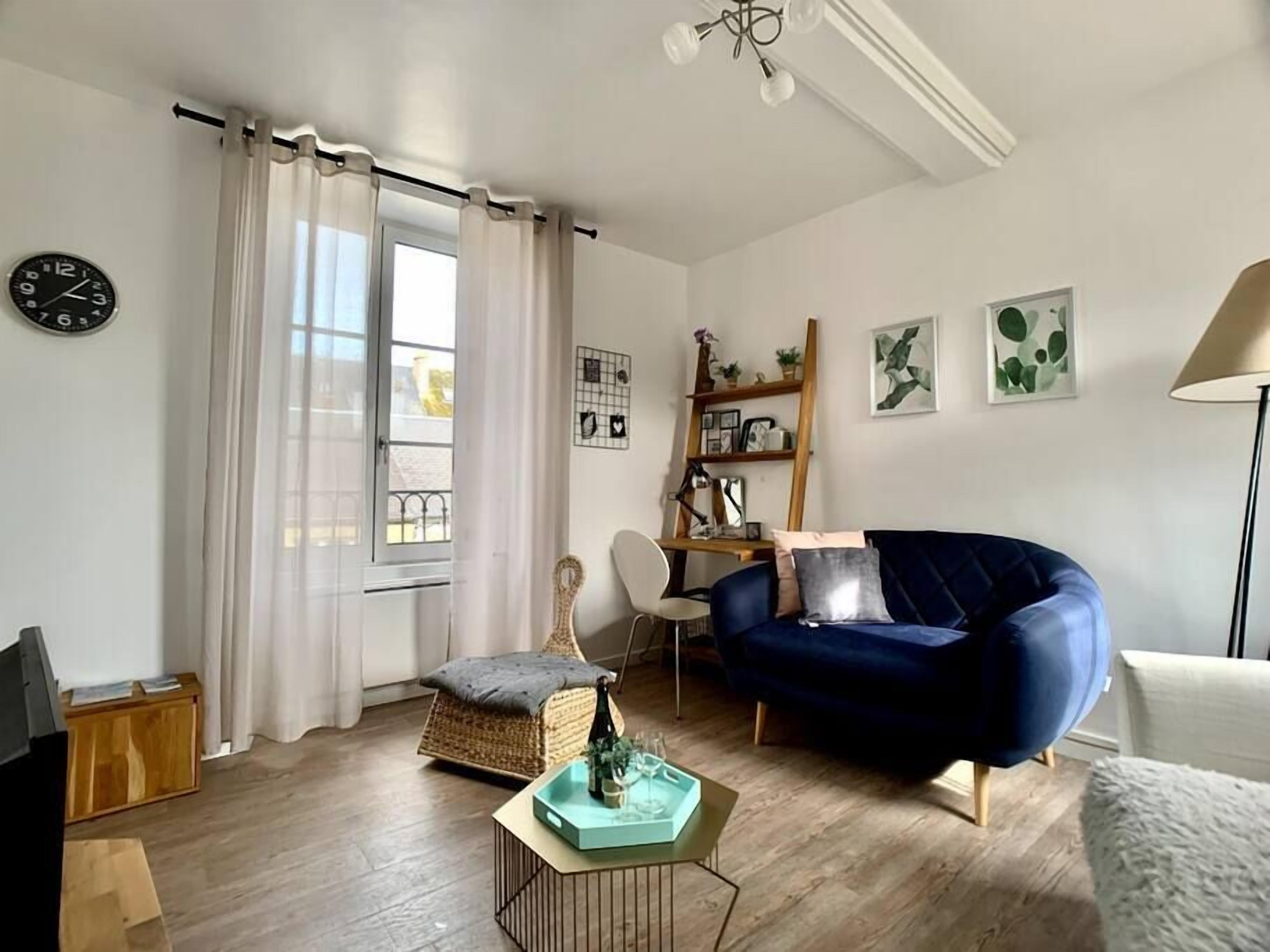 NEW: Enjoy Bayeux #2 by Melrose