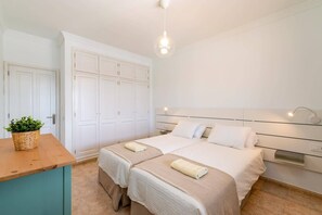 4 habitaciones, tabla de planchar con plancha y wifi gratis 