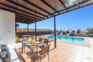 Outdoor dining - Villa Nazaret by Villa Plus (Puerto del Carmen)