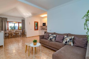 Smart TV - Villa Nazaret by Villa Plus (Puerto del Carmen)