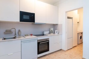 Microondas, lavavajillas y cafetera y tetera 