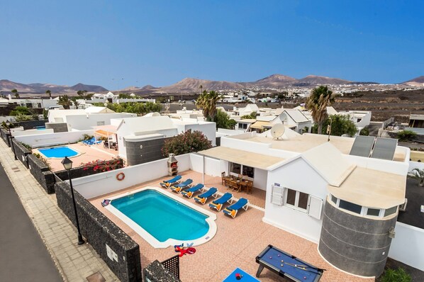 Pool - Villa Vesubio by Villa Plus (Puerto del Carmen)