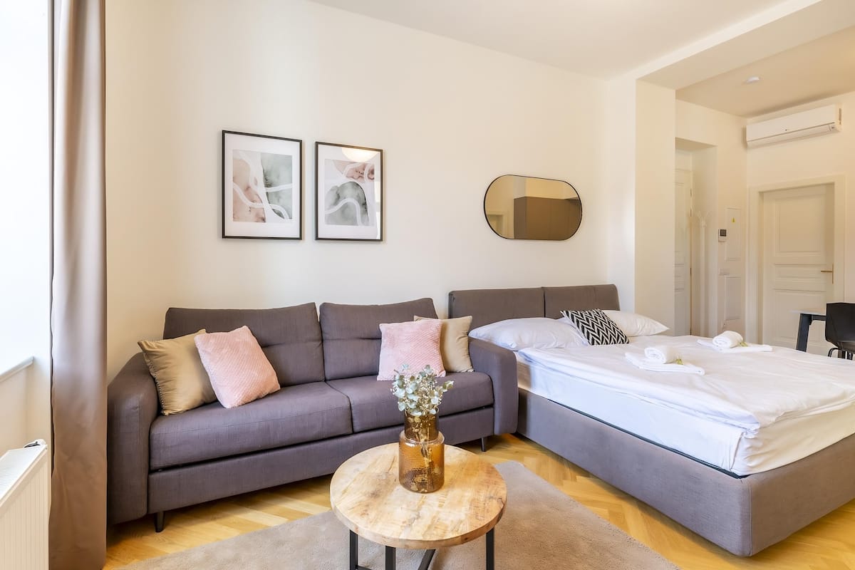 1 dormitorio, caja fuerte, wifi gratis y ropa de cama