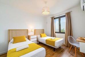 4 bedrooms, iron/ironing board, free WiFi, bed sheets
