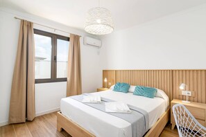 4 bedrooms, iron/ironing board, free WiFi, bed sheets