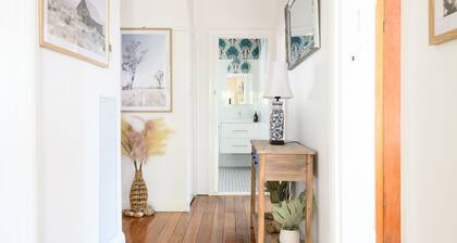 Agapi Daylesford ~ Charming 1950's Cottage