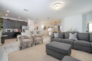 TV, video games - Cozy and Beautiful 4 Bedrooms Private Pool 1542 (Davenport)