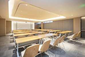 A conference room with multiple tables and chairs, a projector screen, and a large window. - Ji Hotel Shenzhen Nanshan Technical Park (Shenzhen)
