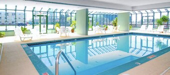 4th-floor studio with partial bay views, heated pool, gym, sauna, balcony, & AC